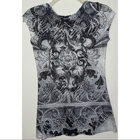 Stretchy Shirt that is see through. - Picture 2 of 2